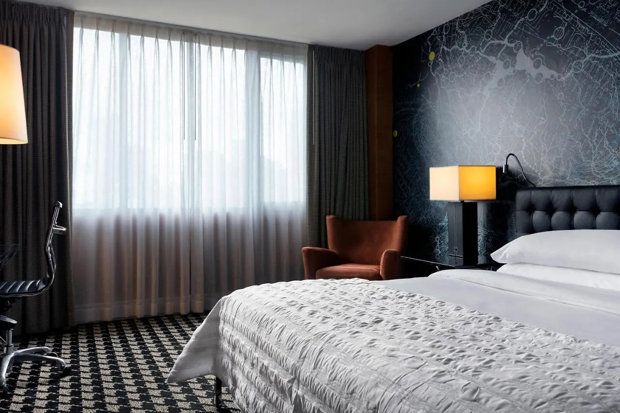 Le Meridien Charlotte Hotel 4*,