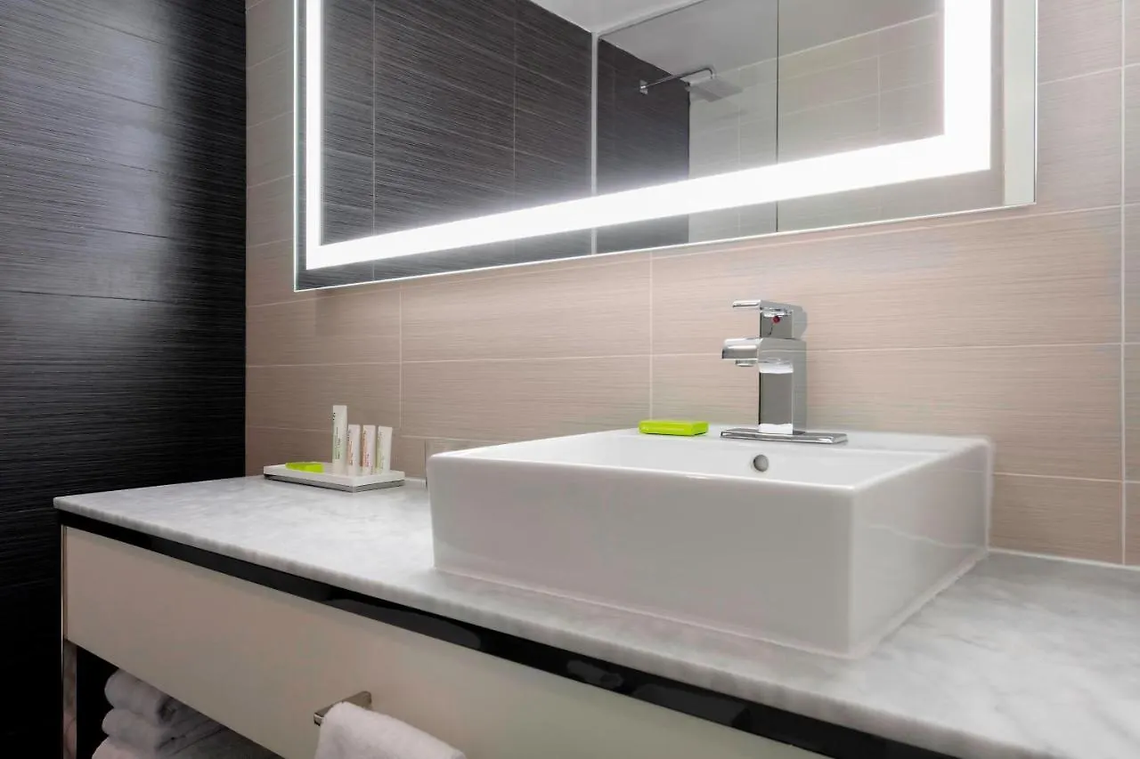 Le Meridien Charlotte Hotel
