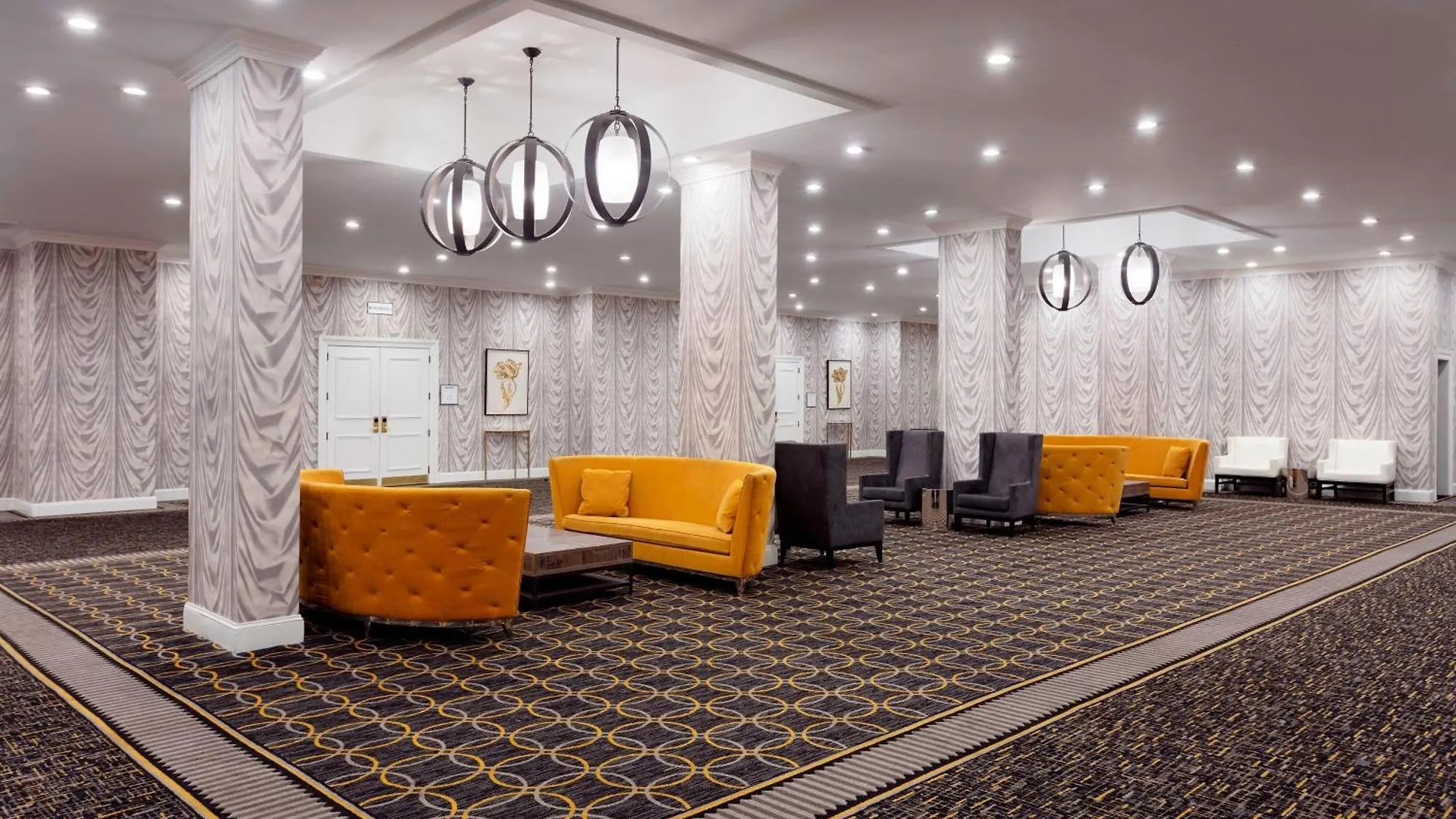 Le Meridien Charlotte Hotel 4*,
