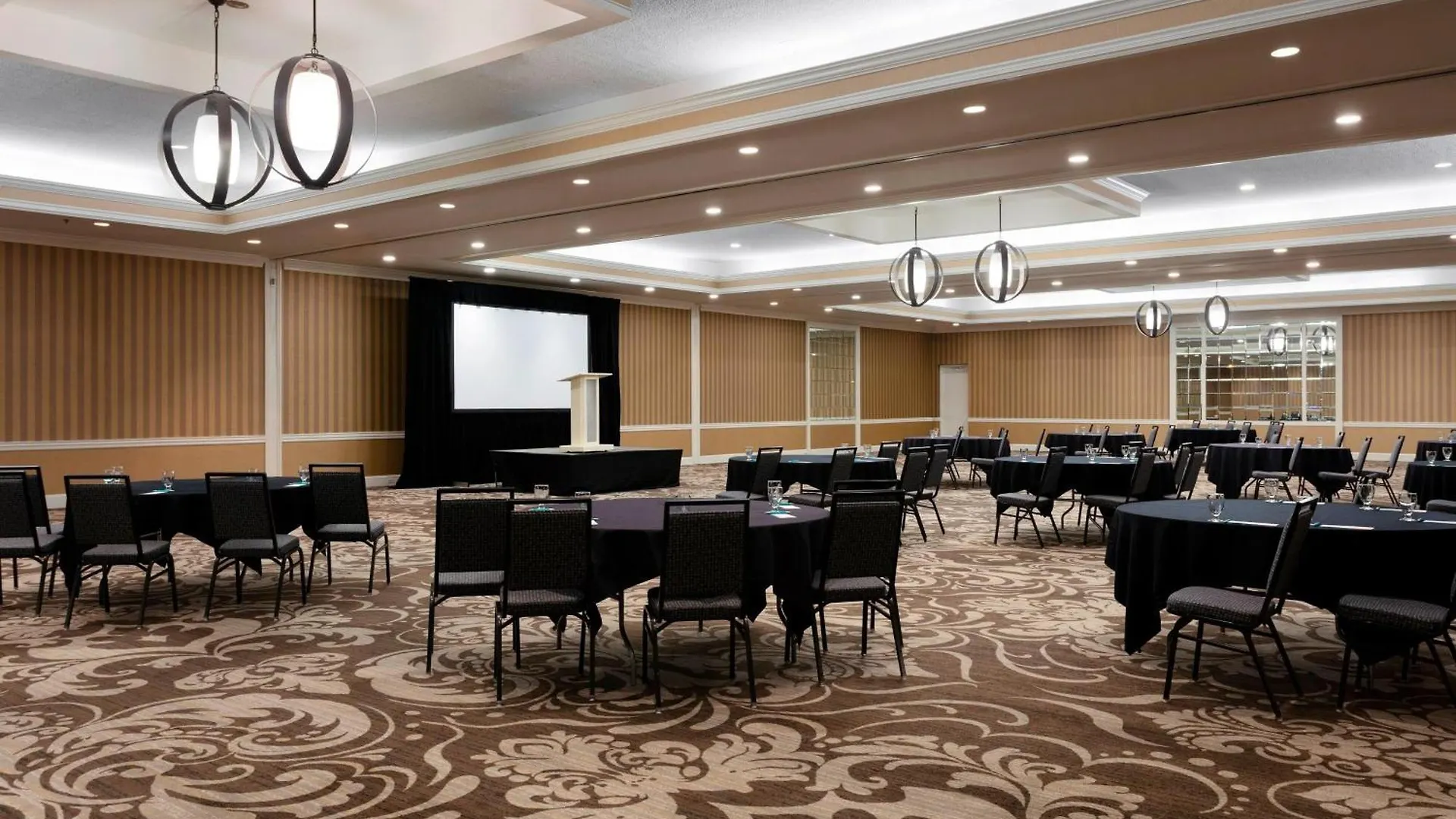 Le Meridien Charlotte Hotel