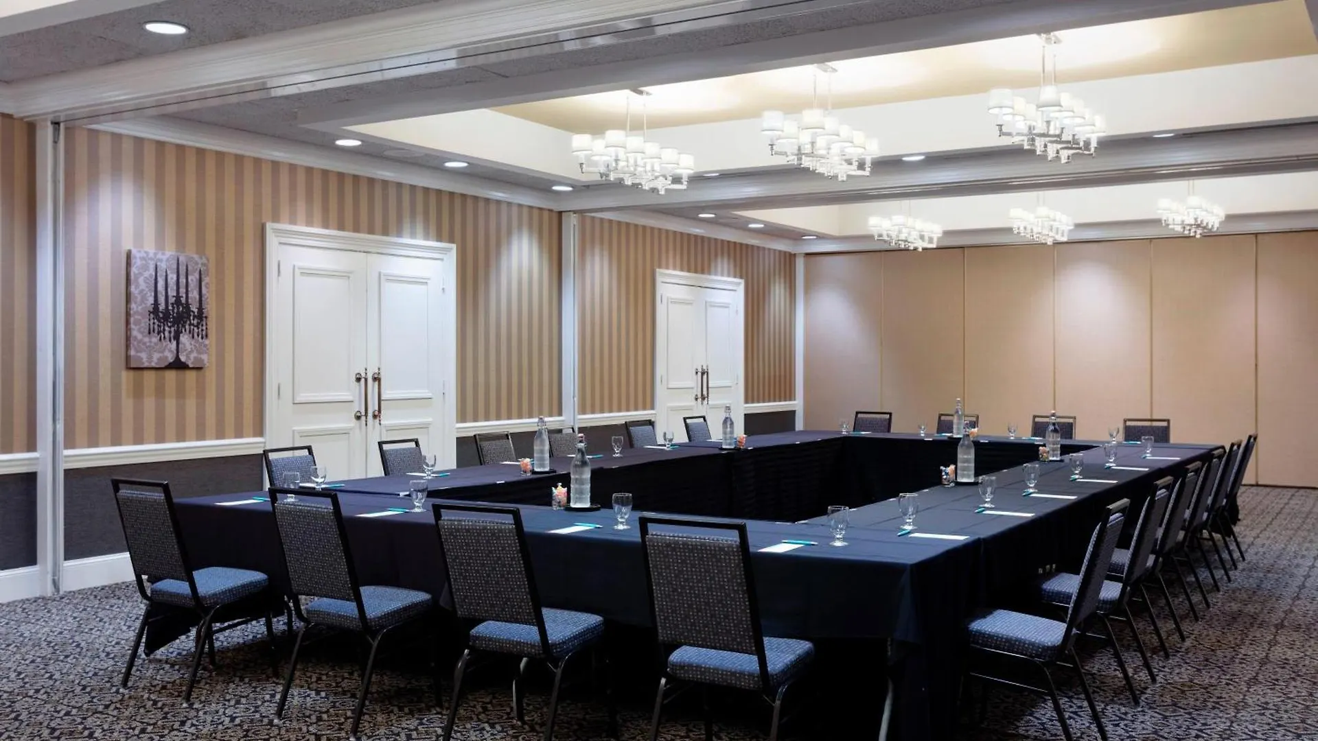 Le Meridien Charlotte Hotel 4*,