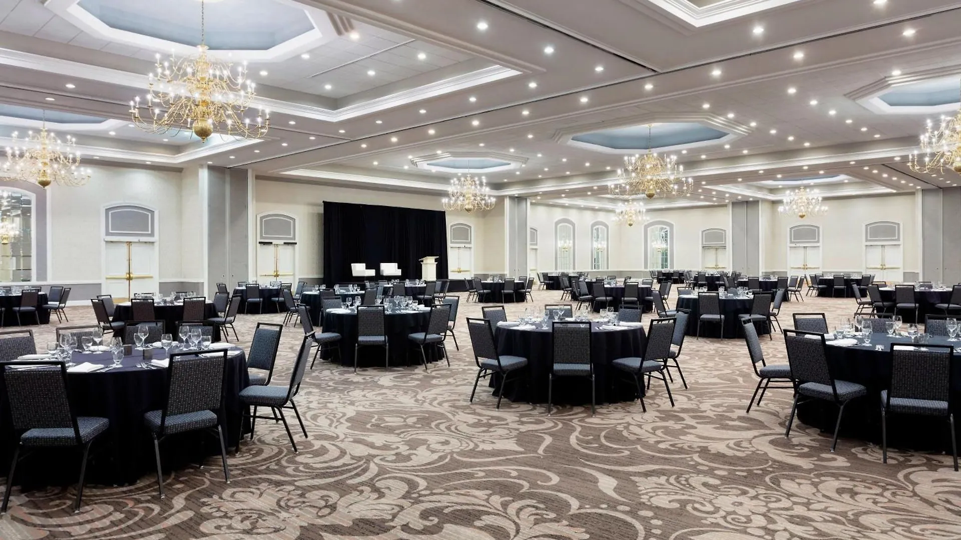 Le Meridien Charlotte Hotel