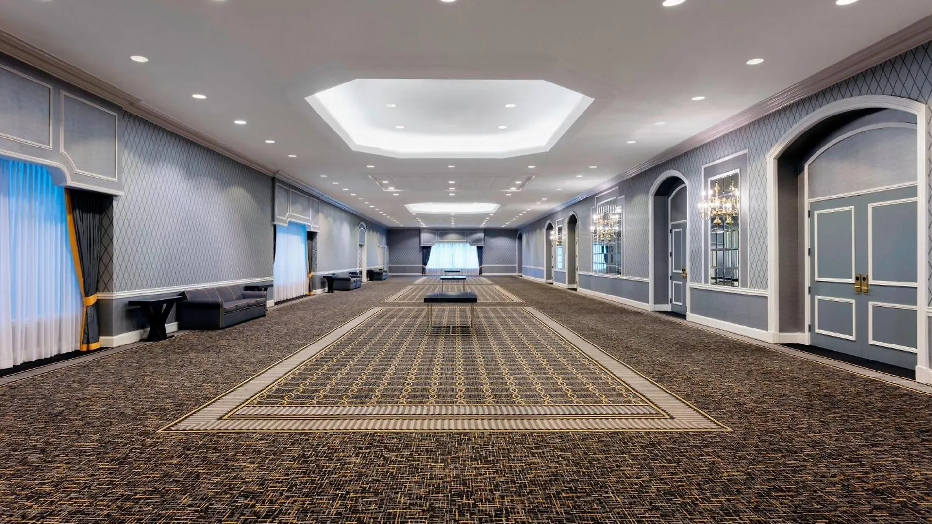 Le Meridien Charlotte Hotel