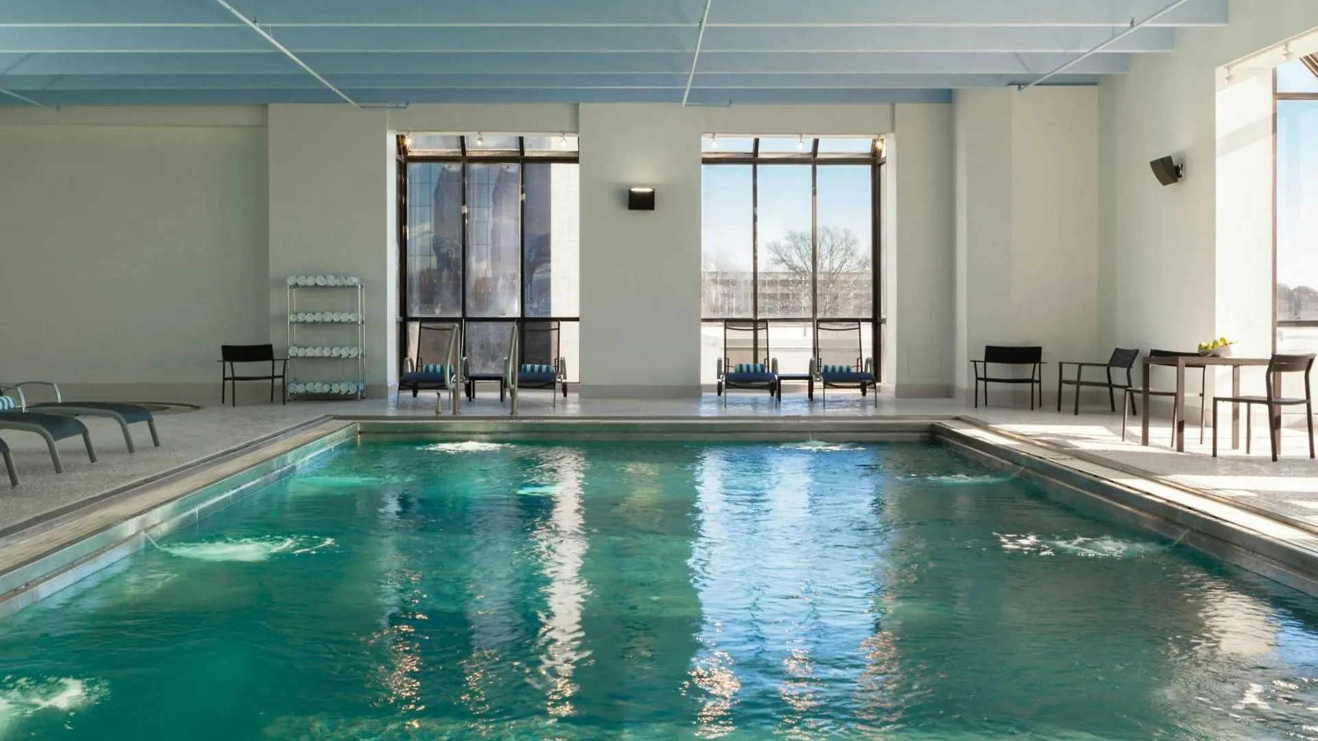 Le Meridien Charlotte Hotel 4*,